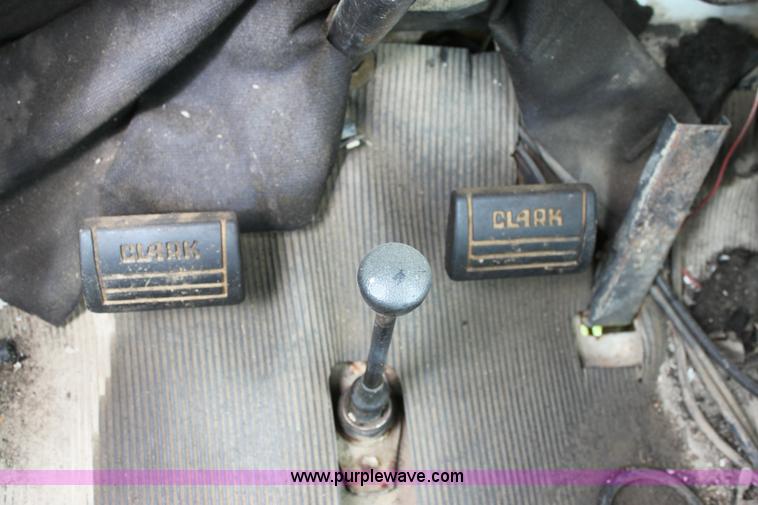 image for item 6214 1992 Melroe 220 spray coupe