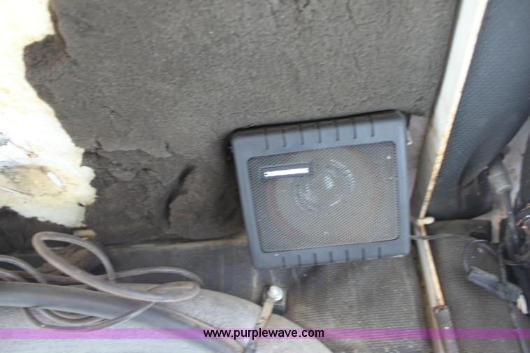 image for item 6214 1992 Melroe 220 spray coupe