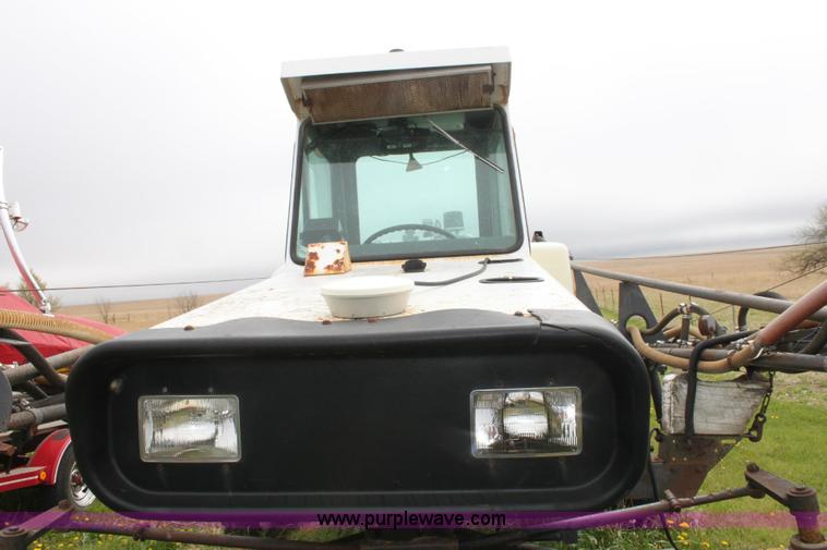 image for item 6214 1992 Melroe 220 spray coupe