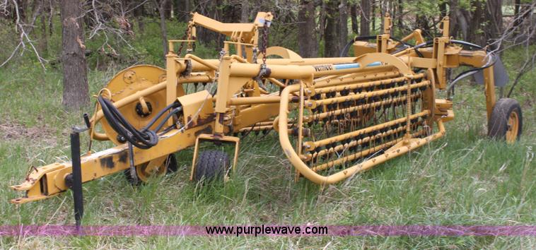 image for item 6215 Vermeer R-23 twin rake