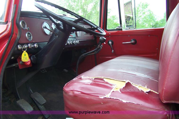 image for item 7289 1973 International Lonestar 1700 grain truck