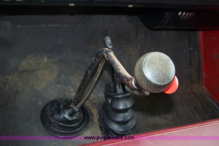 image for item 7289 1973 International Lonestar 1700 grain truck