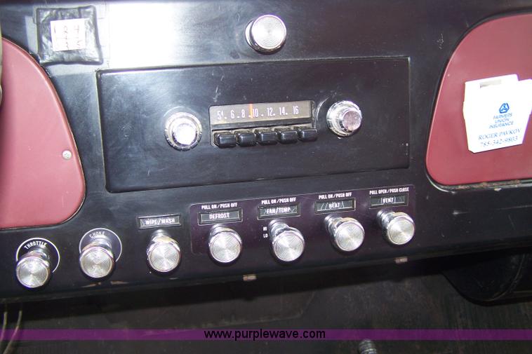 image for item 7289 1973 International Lonestar 1700 grain truck