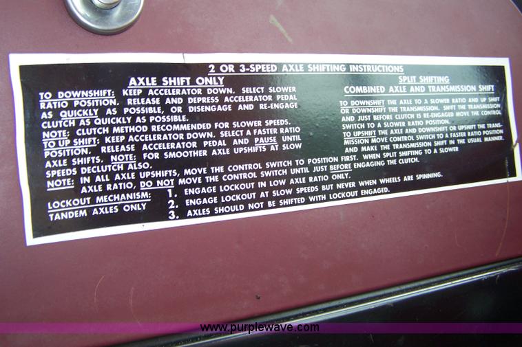 image for item 7289 1973 International Lonestar 1700 grain truck