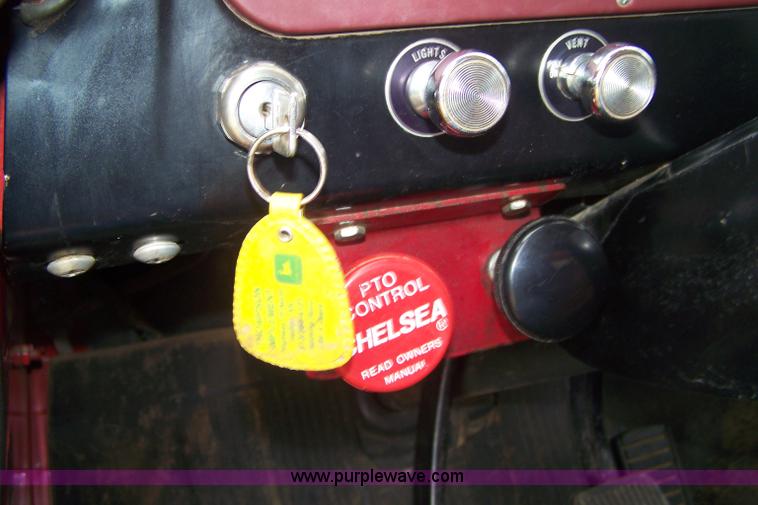 image for item 7289 1973 International Lonestar 1700 grain truck