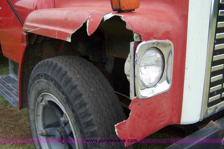 image for item 7289 1973 International Lonestar 1700 grain truck