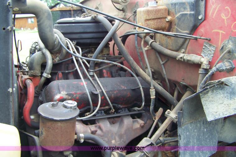 image for item 7289 1973 International Lonestar 1700 grain truck