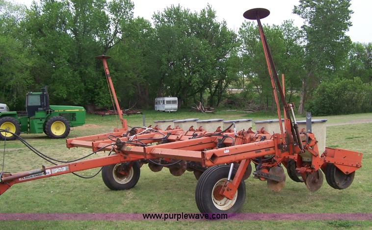 image for item 7290 Allis Chalmers 333 six row planter