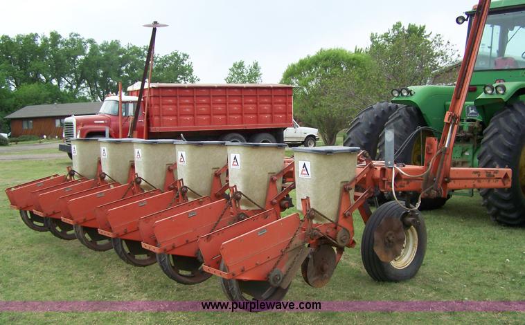 image for item 7290 Allis Chalmers 333 six row planter