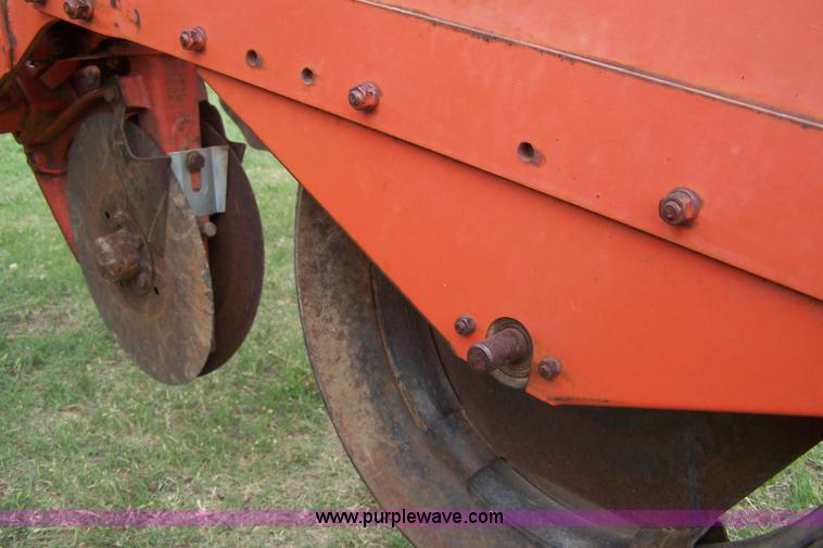 image for item 7290 Allis Chalmers 333 six row planter