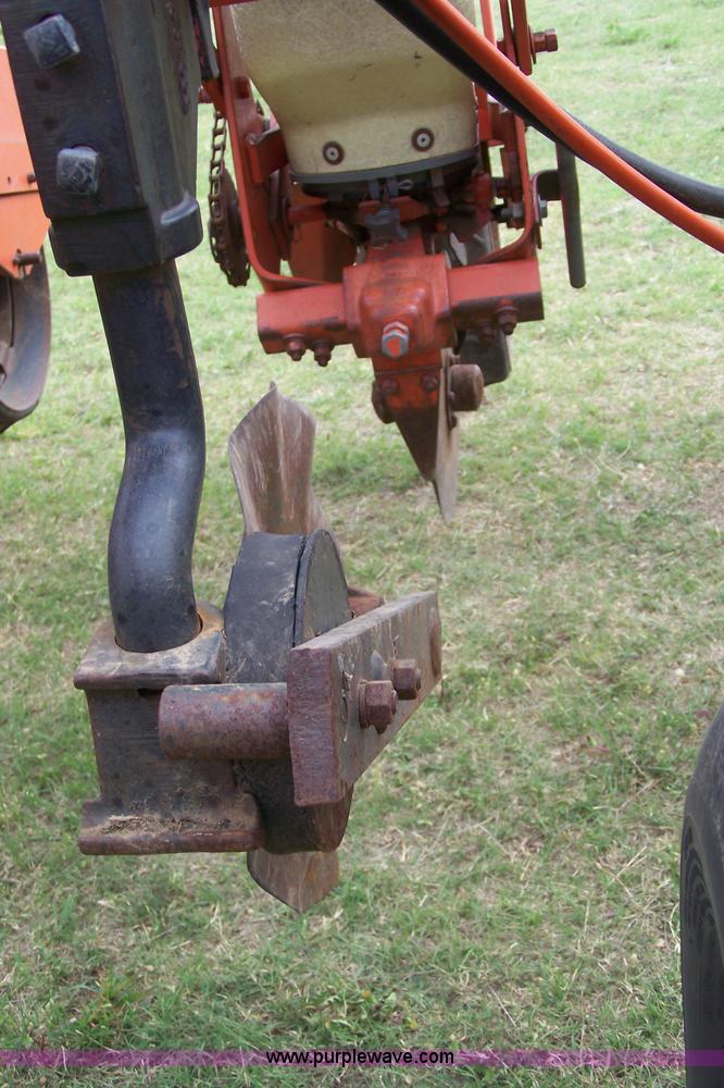 image for item 7290 Allis Chalmers 333 six row planter