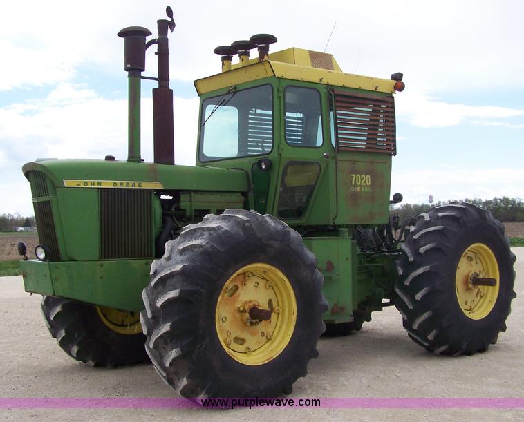 image for item 7413 1971 John Deere 7020 4WD tractor