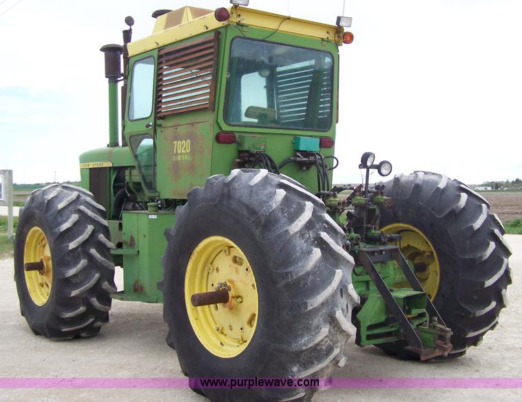 image for item 7413 1971 John Deere 7020 4WD tractor