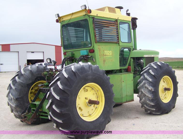 image for item 7413 1971 John Deere 7020 4WD tractor