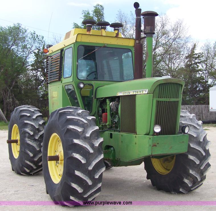image for item 7413 1971 John Deere 7020 4WD tractor
