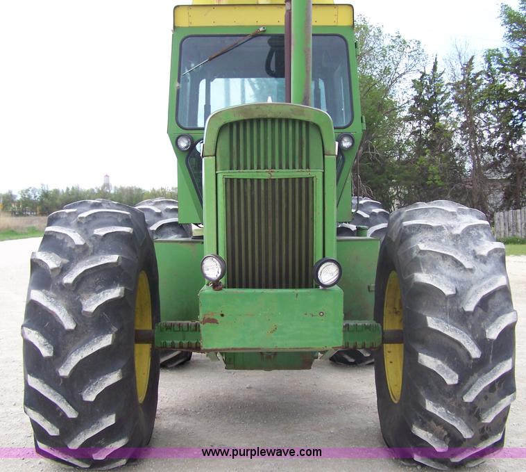image for item 7413 1971 John Deere 7020 4WD tractor