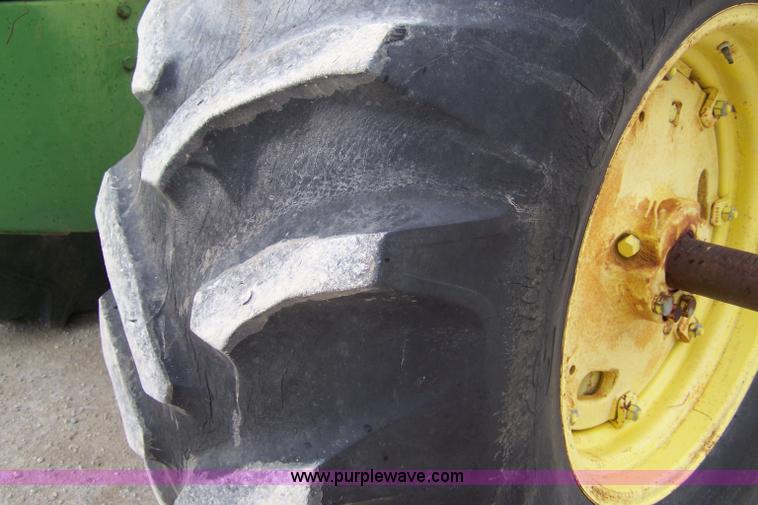 image for item 7413 1971 John Deere 7020 4WD tractor