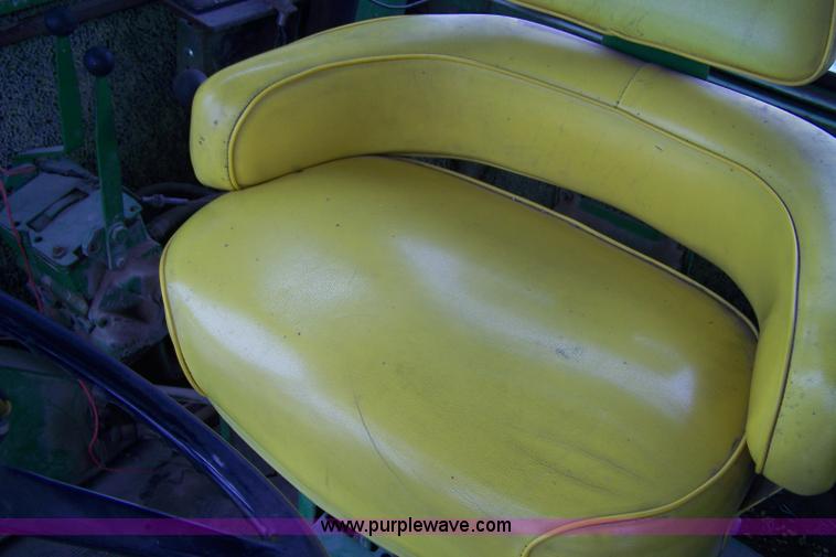 image for item 7413 1971 John Deere 7020 4WD tractor