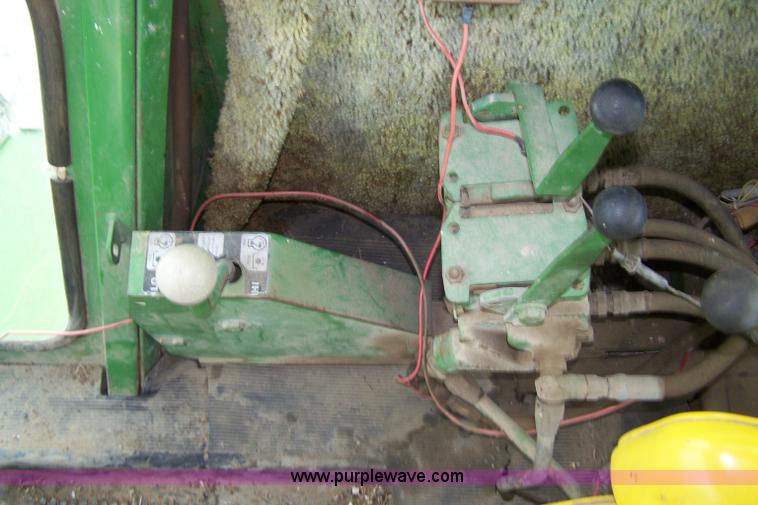 image for item 7413 1971 John Deere 7020 4WD tractor