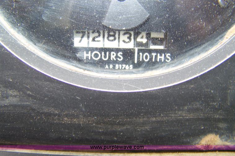 image for item 7413 1971 John Deere 7020 4WD tractor