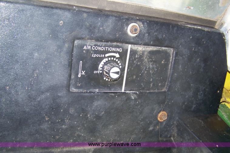 image for item 7413 1971 John Deere 7020 4WD tractor