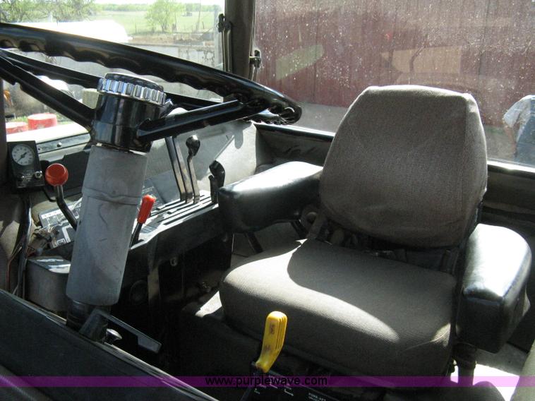 image for item 8058 1984 John Deere 4650 tractor