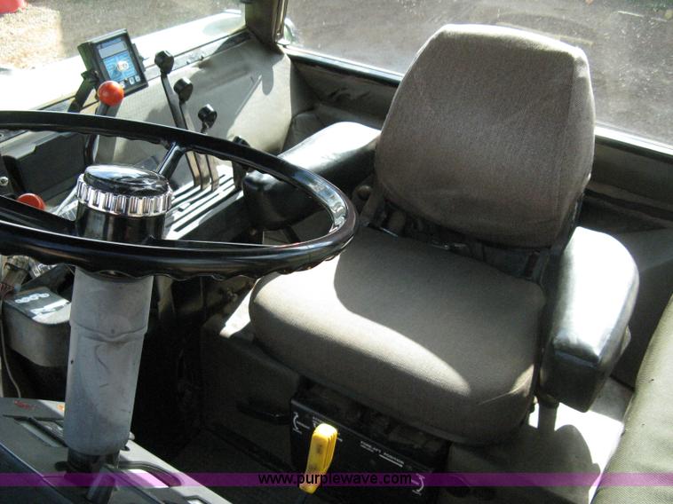 image for item 8058 1984 John Deere 4650 tractor