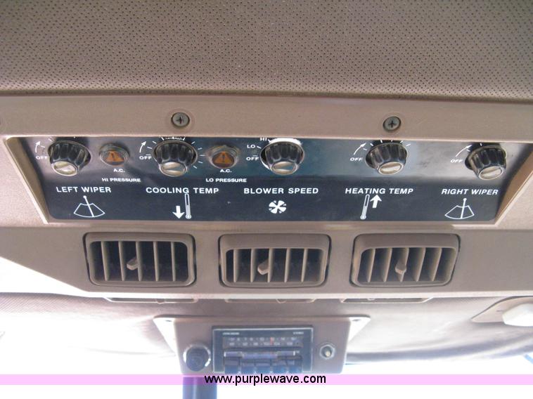 image for item 8058 1984 John Deere 4650 tractor