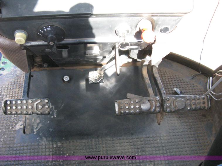 image for item 8058 1984 John Deere 4650 tractor