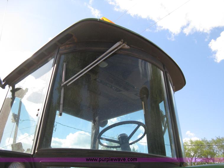 image for item 8058 1984 John Deere 4650 tractor