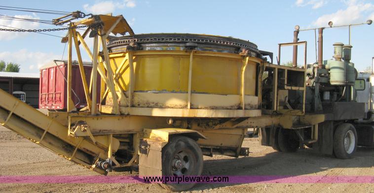 image for item 8059 Forage tub grinder