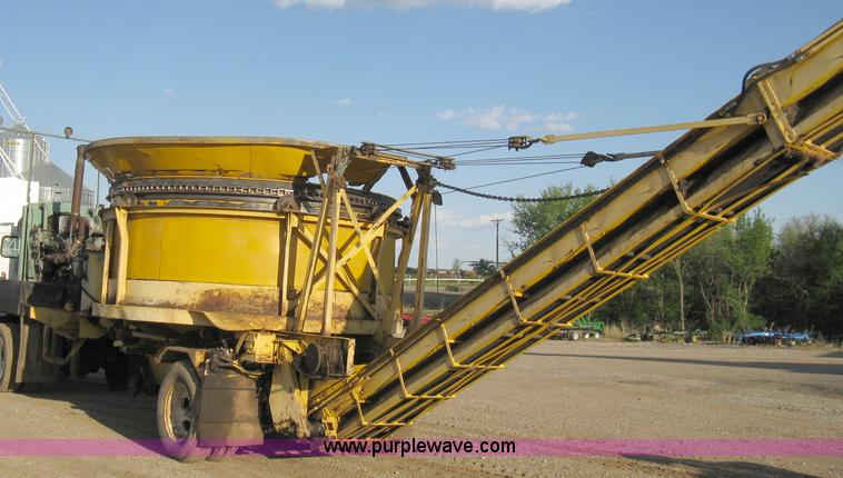 image for item 8059 Forage tub grinder