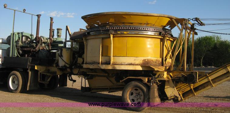 image for item 8059 Forage tub grinder