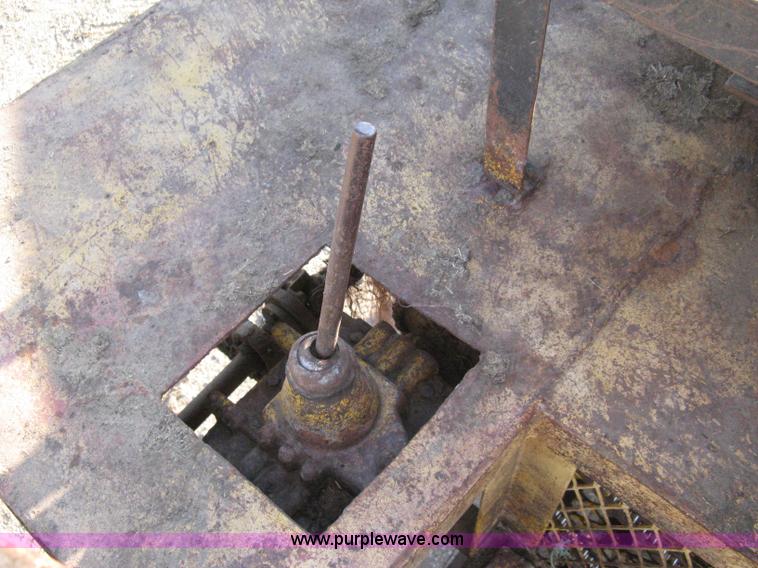 image for item 8059 Forage tub grinder