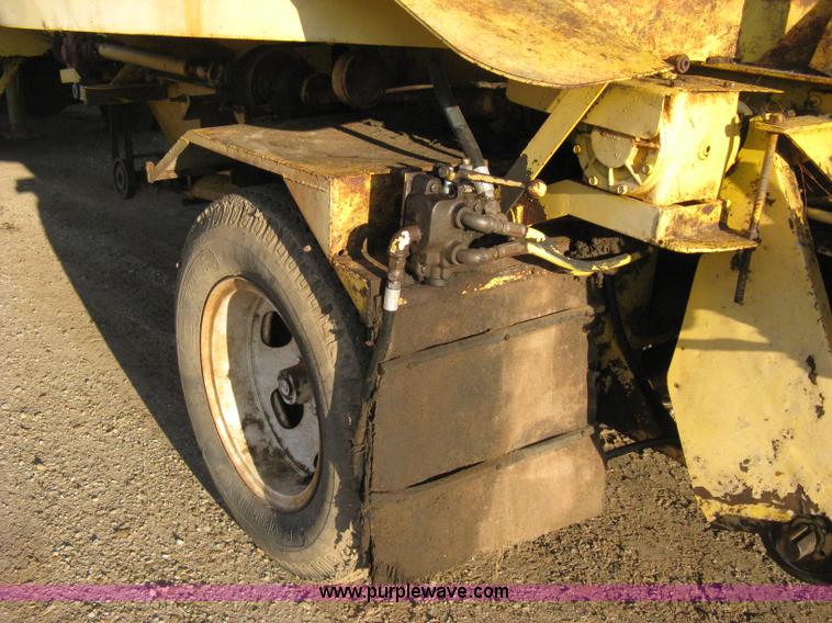 image for item 8059 Forage tub grinder