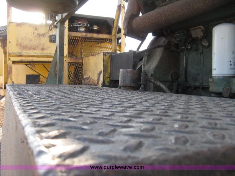 image for item 8059 Forage tub grinder