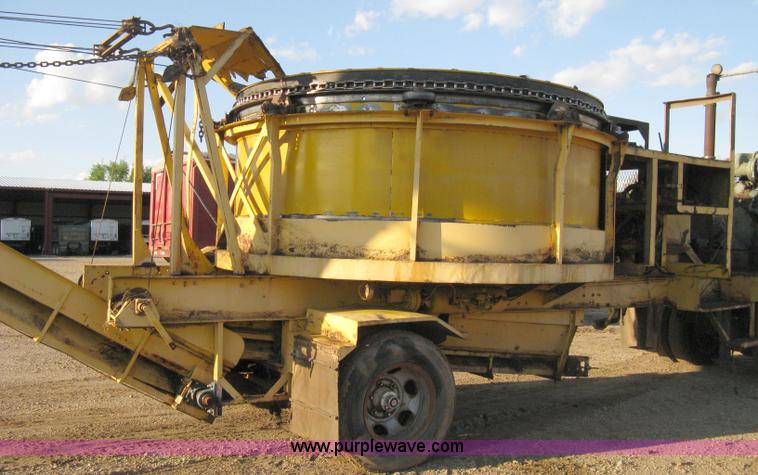 image for item 8059 Forage tub grinder