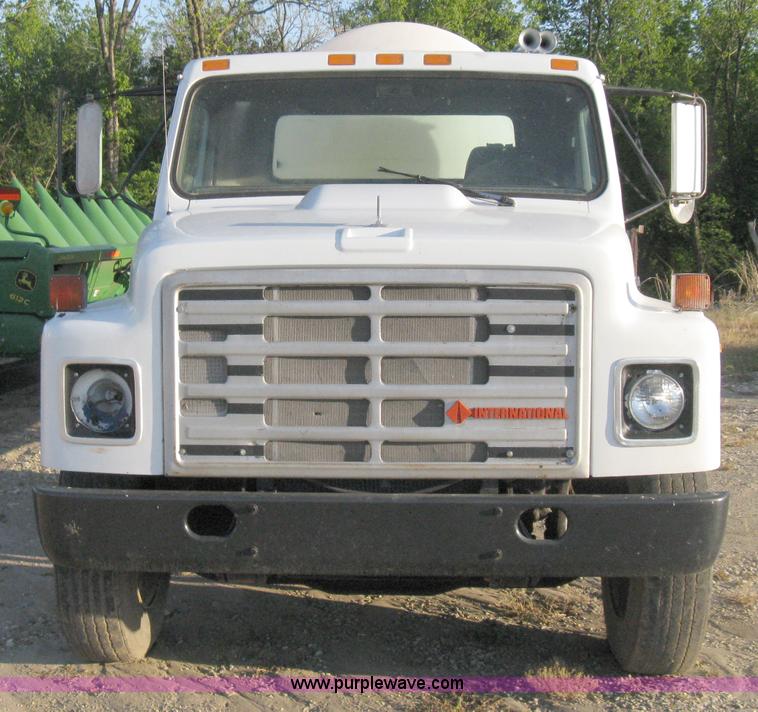 image for item 8060 1987 International S1955 flatbed tender truck