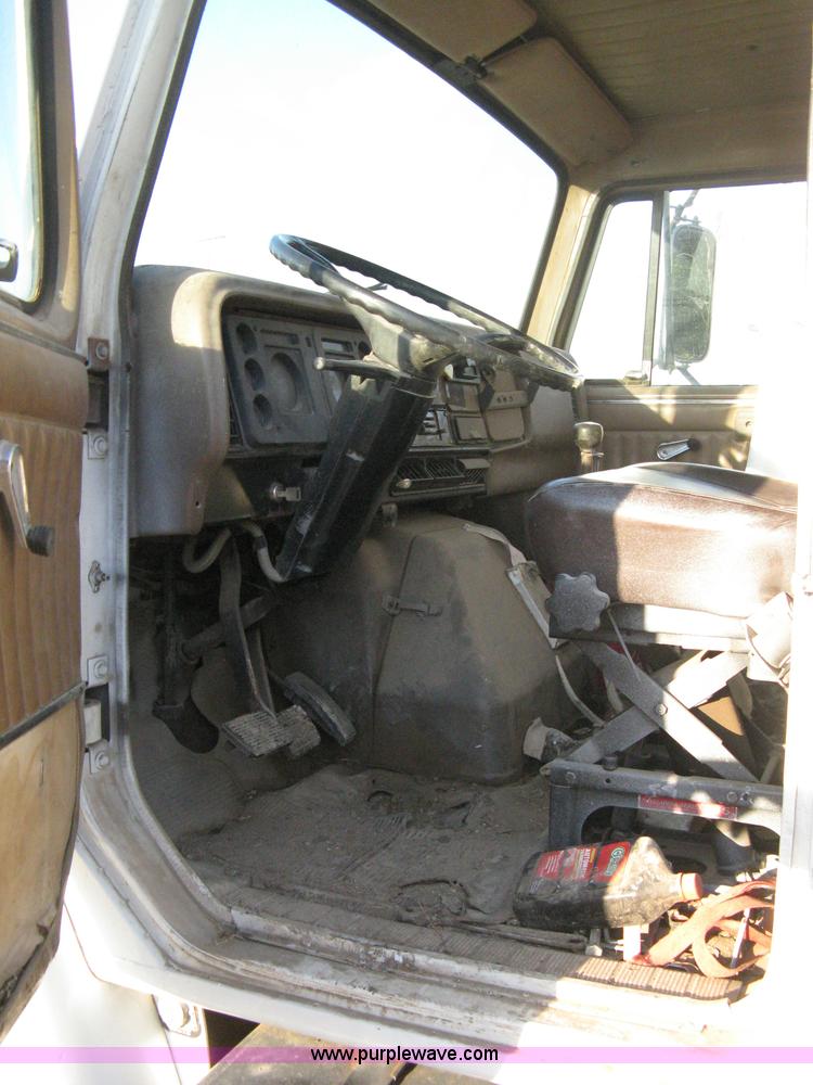 image for item 8060 1987 International S1955 flatbed tender truck