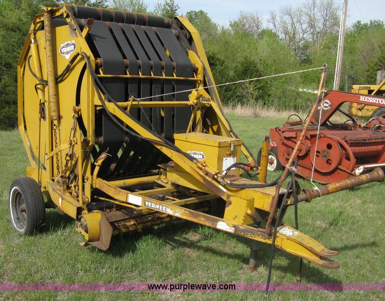 image for item 8072 Vermeer 504C round baler