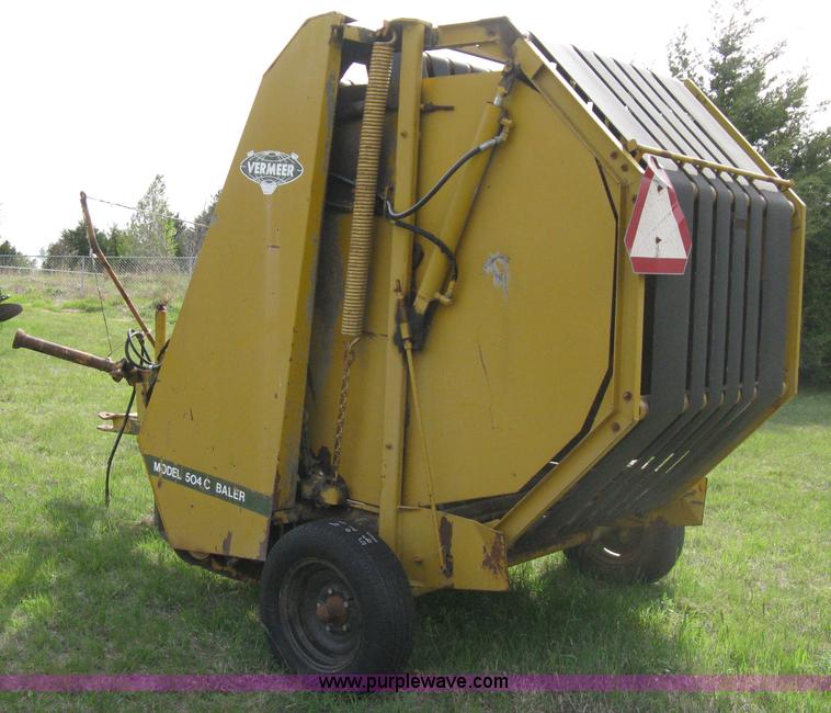 image for item 8072 Vermeer 504C round baler