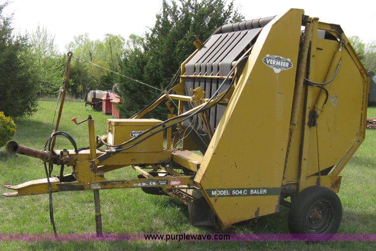 image for item 8072 Vermeer 504C round baler