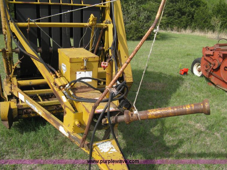 image for item 8072 Vermeer 504C round baler