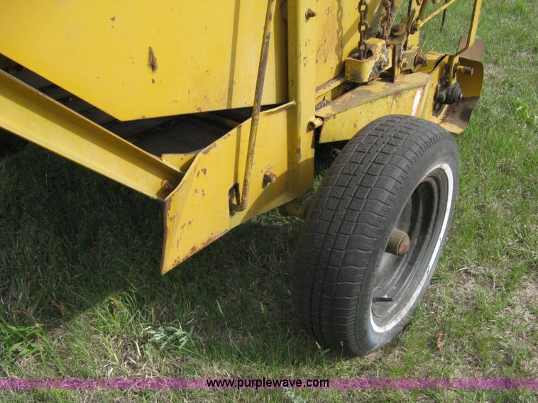 image for item 8072 Vermeer 504C round baler
