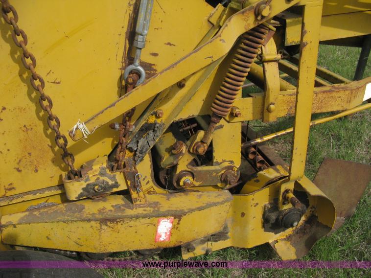 image for item 8072 Vermeer 504C round baler