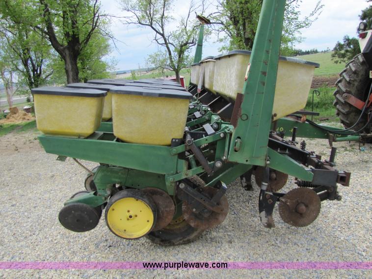 image for item 8540 John Deere 7000 six row no-till planter