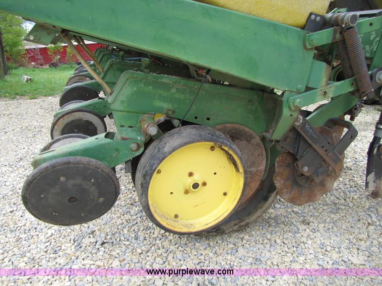 image for item 8540 John Deere 7000 six row no-till planter