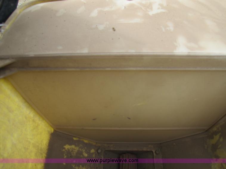 image for item 8540 John Deere 7000 six row no-till planter