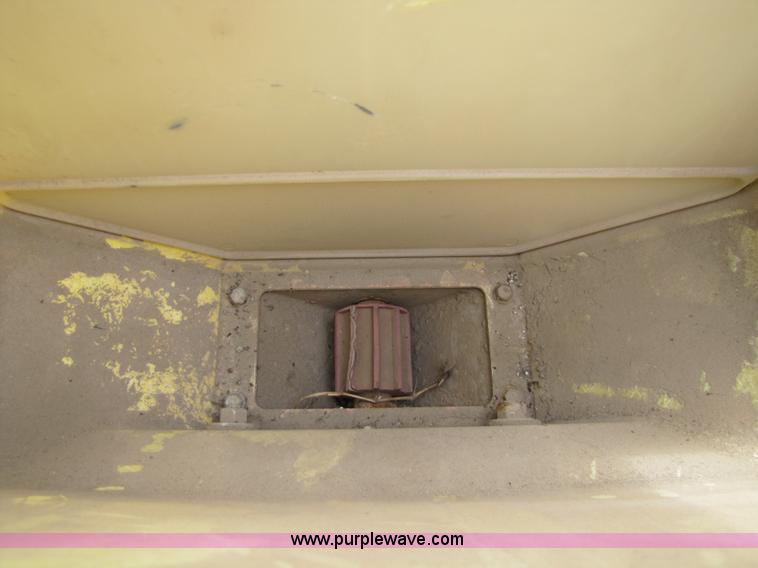 image for item 8540 John Deere 7000 six row no-till planter