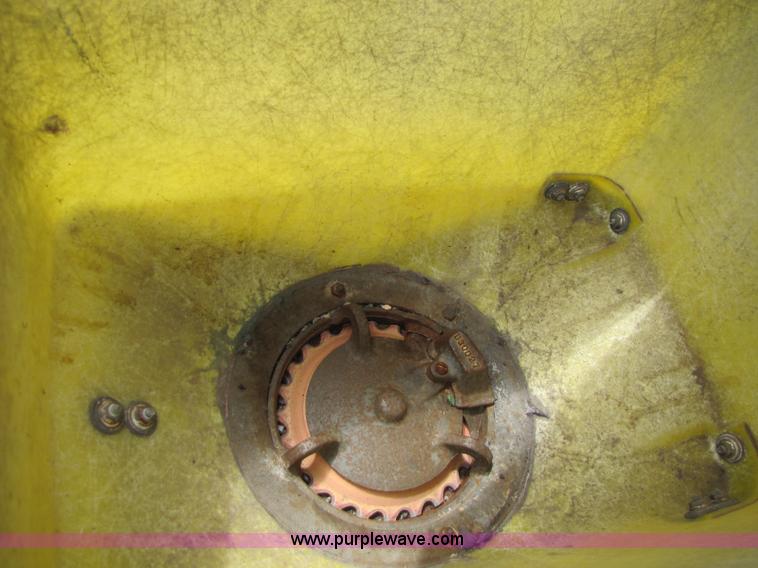 image for item 8540 John Deere 7000 six row no-till planter